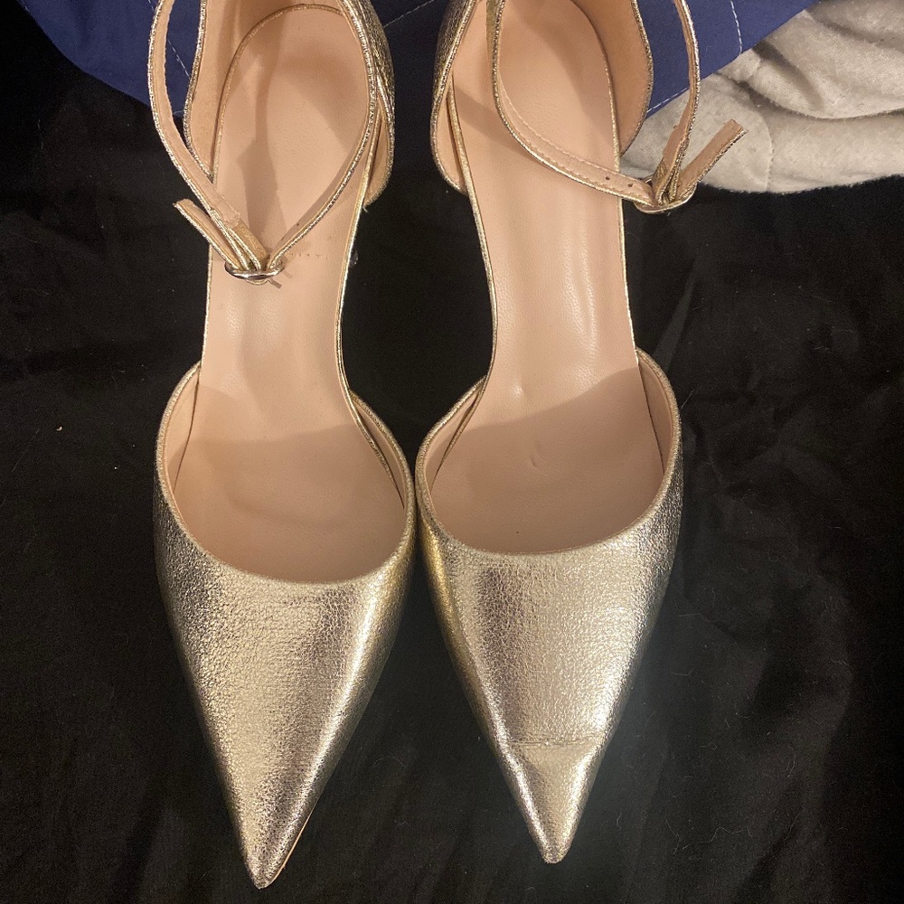 Super Cute Gold Pointed 3in Heels